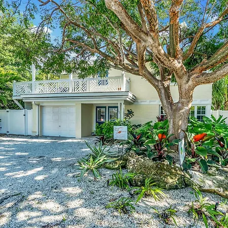 Ami Beachside Bungalow